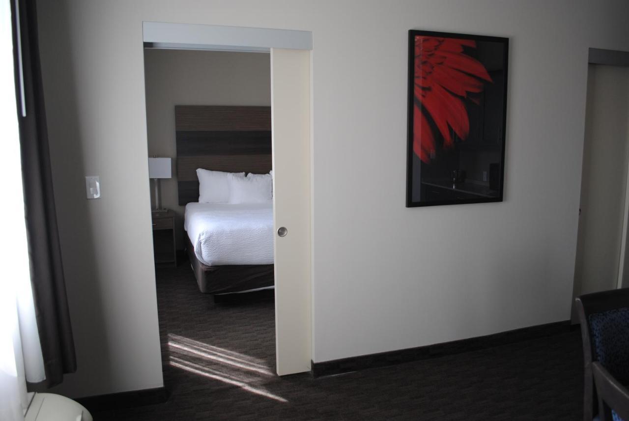 Days Inn & Suites By Wyndham Lindsay Εξωτερικό φωτογραφία