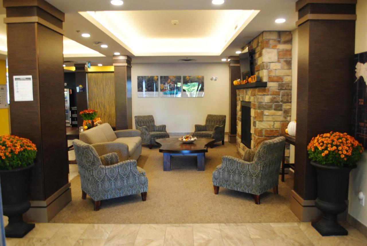 Days Inn & Suites By Wyndham Lindsay Εξωτερικό φωτογραφία