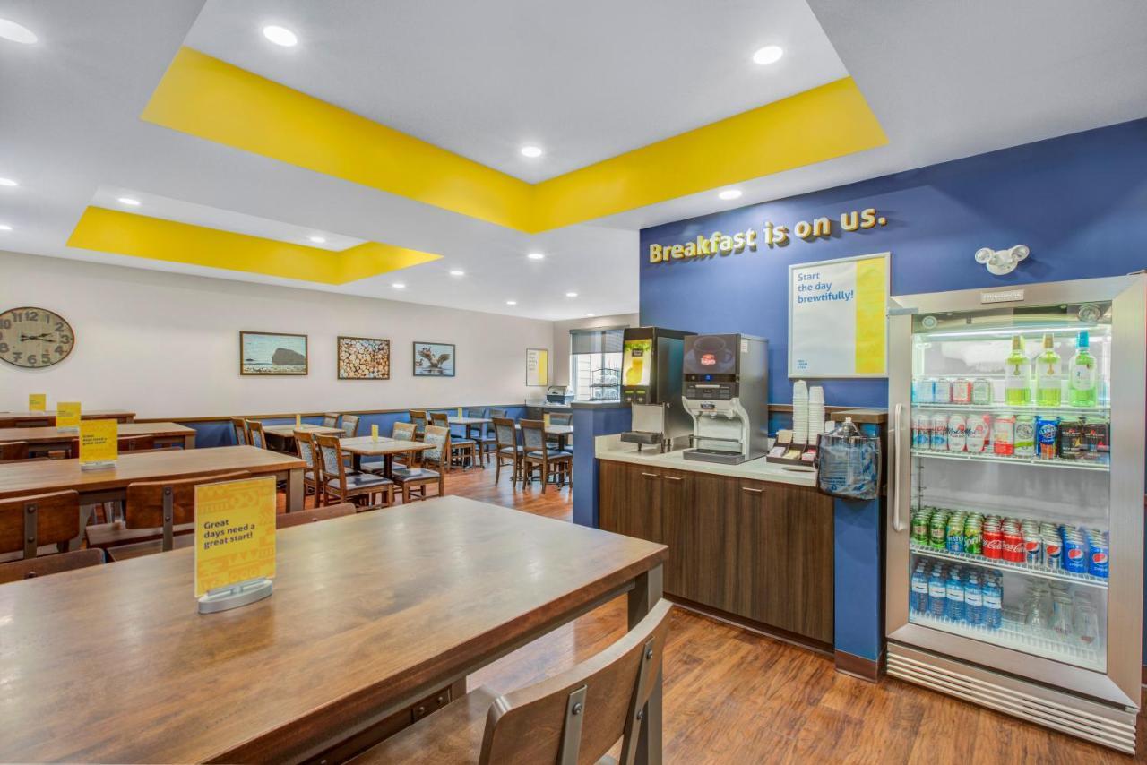 Days Inn & Suites By Wyndham Lindsay Εξωτερικό φωτογραφία