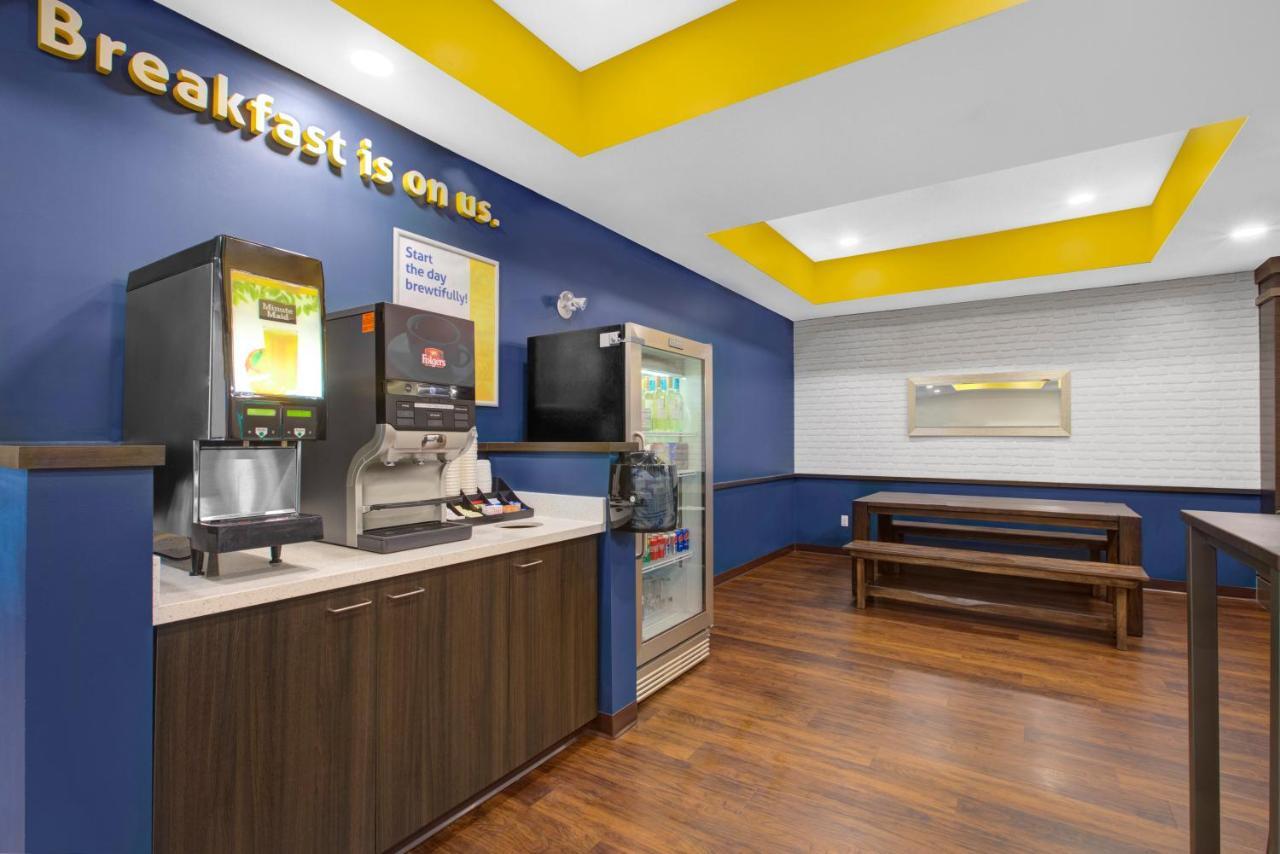 Days Inn & Suites By Wyndham Lindsay Εξωτερικό φωτογραφία