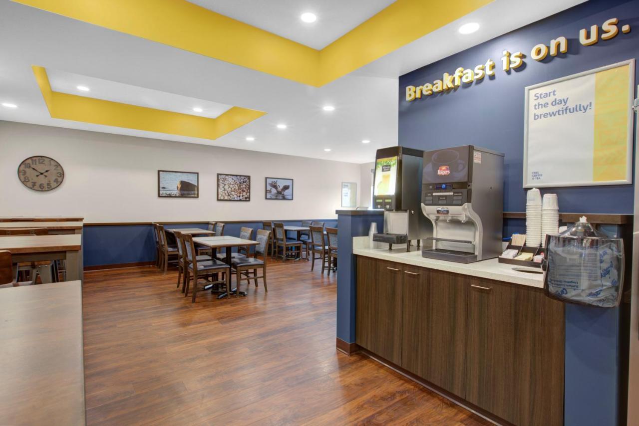 Days Inn & Suites By Wyndham Lindsay Εξωτερικό φωτογραφία