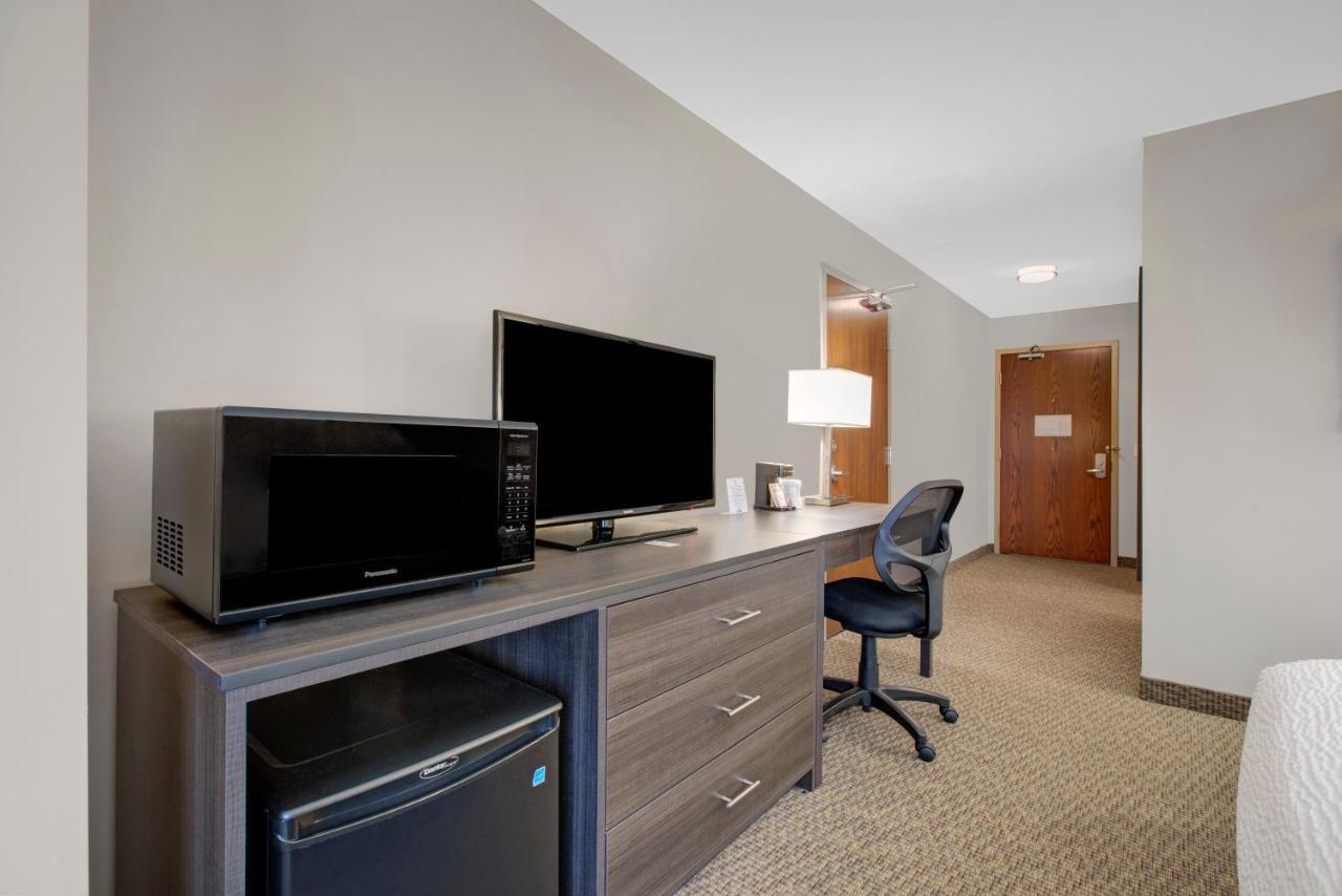 Days Inn & Suites By Wyndham Lindsay Εξωτερικό φωτογραφία
