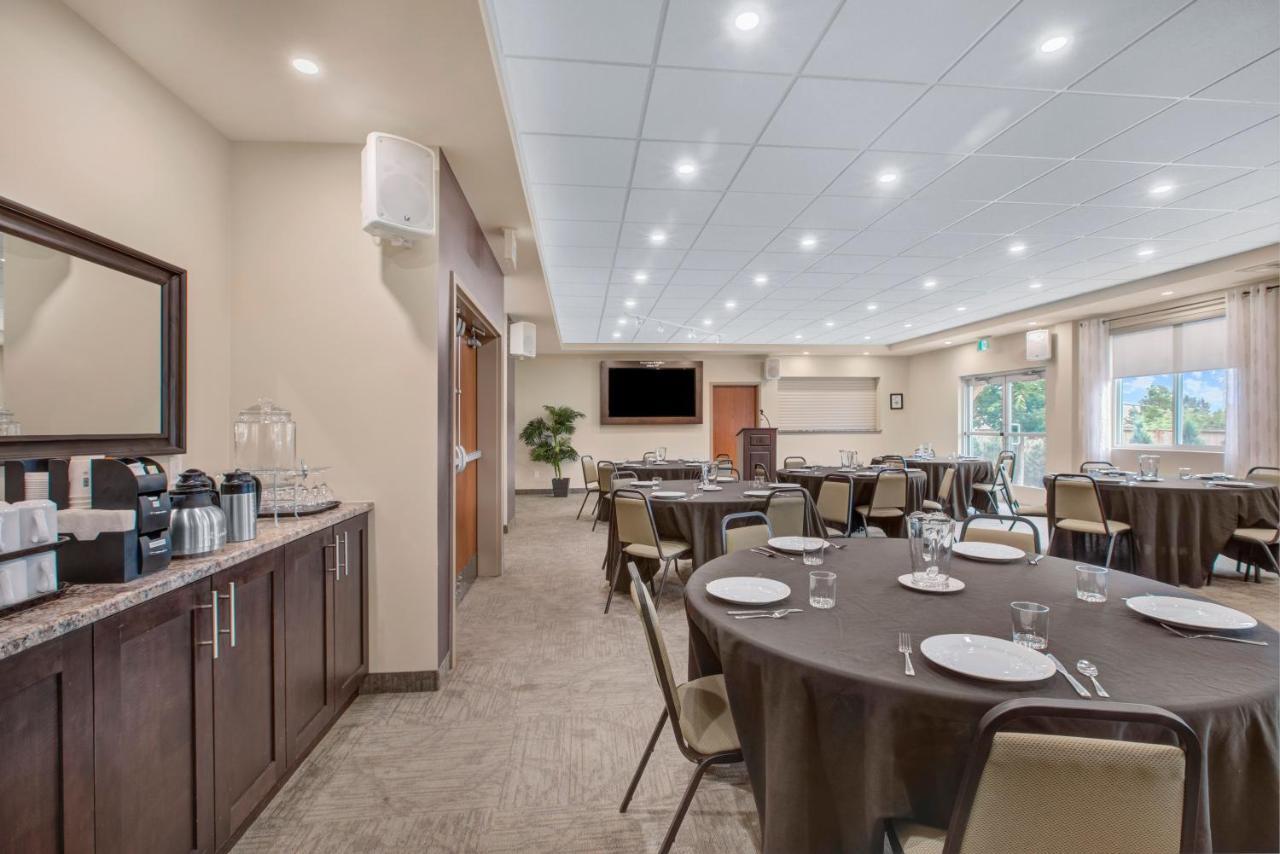 Days Inn & Suites By Wyndham Lindsay Εξωτερικό φωτογραφία