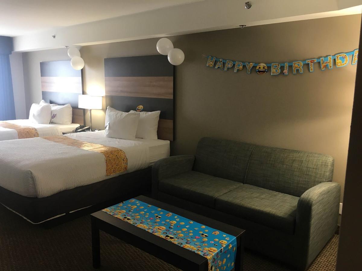Days Inn & Suites By Wyndham Lindsay Εξωτερικό φωτογραφία